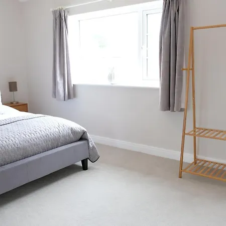 Сasa de vacaciones Chaloners, Free Parking, Large Garden, Close To Races & Centre